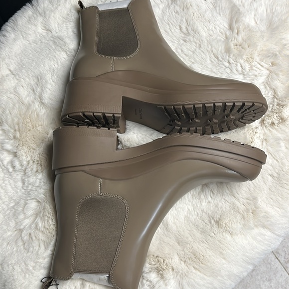 COLE HAAN  Grand Ambition Westerly Bootie water resistant boot. - Picture 7 of 7